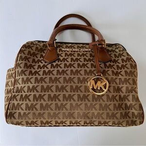 Michael Kors Bedford LG Duffle Satchel Bag in beige/ebony in excellent condition